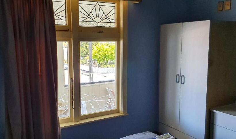 Семейный Номер, Motueka Backpackers, Loud Live Music Friday Saturday Nights