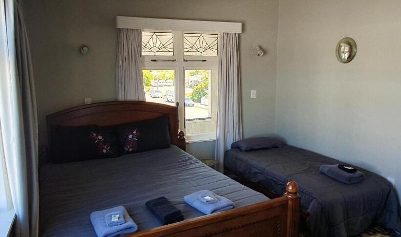 Семейный Номер, Motueka Backpackers, Loud Live Music Friday Saturday Nights