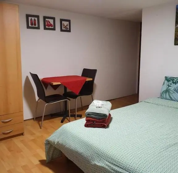スタンダードルーム, Buongustaio Fereinzimmer Room Inside A Flat