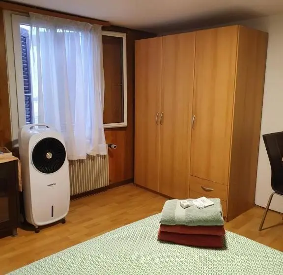 スタンダードルーム, Buongustaio Fereinzimmer Room Inside A Flat