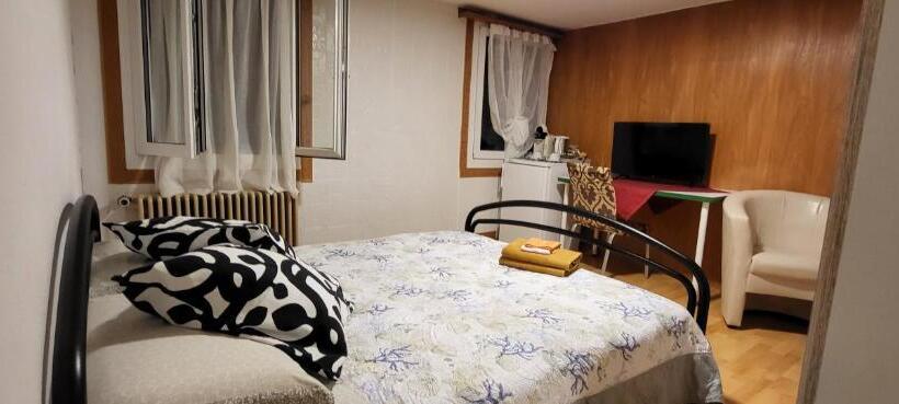 اتاق استاندارد, Buongustaio Fereinzimmer Room Inside A Flat