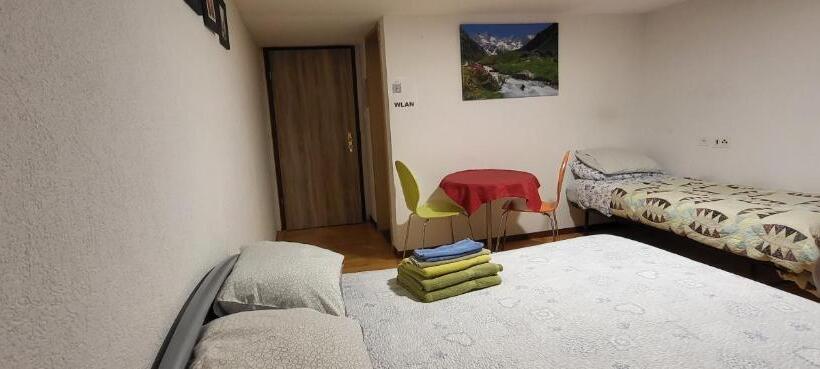 اتاق استاندارد, Buongustaio Fereinzimmer Room Inside A Flat