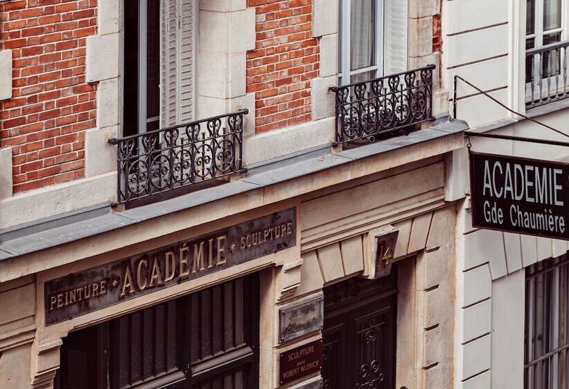 スーペリアールーム, Des Academies Et Des Arts