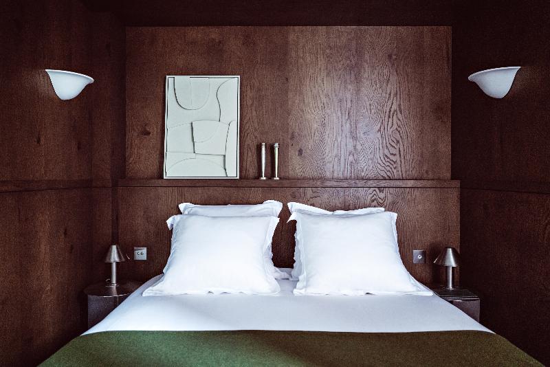 クラシックルーム, Des Academies Et Des Arts