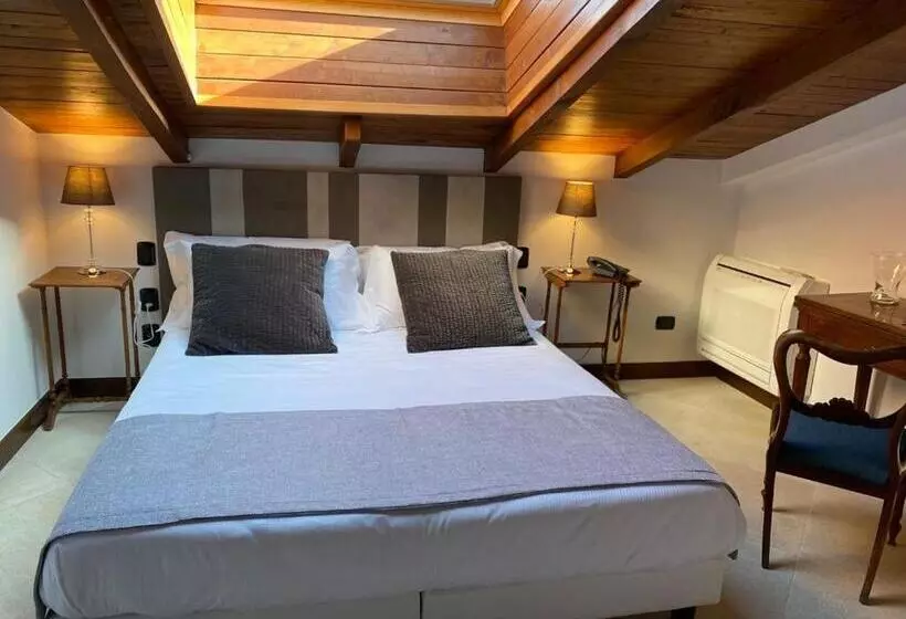 Ullakkohuone, La Locanda Del Pontefice   Luxury Country House