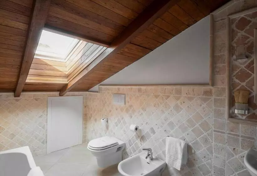 Ullakkohuone, La Locanda Del Pontefice   Luxury Country House