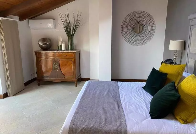 Standard-huone Järvinäkymä, La Locanda Del Pontefice   Luxury Country House