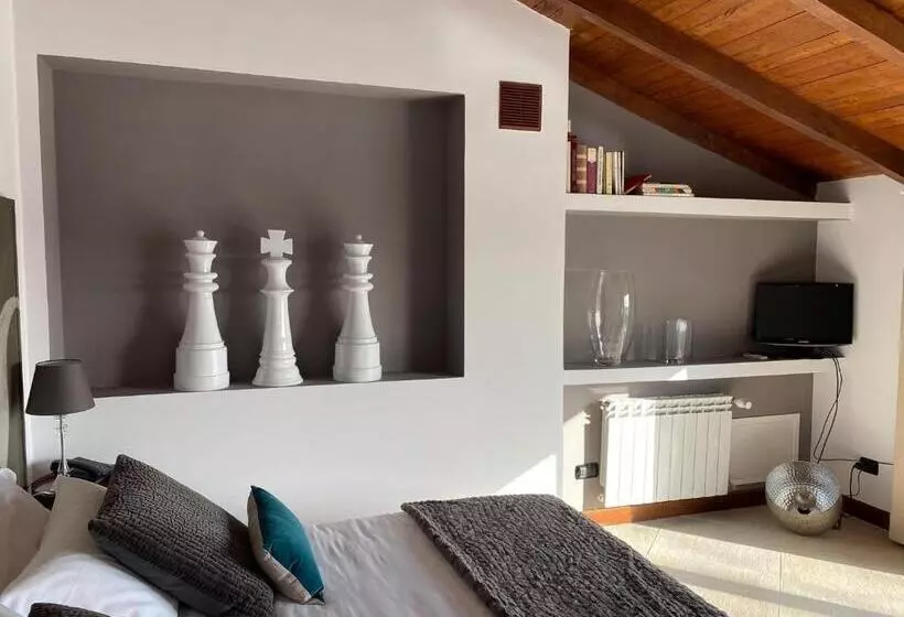 Standard-huone Järvinäkymä, La Locanda Del Pontefice   Luxury Country House