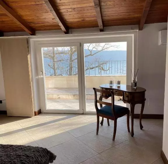 Standard-huone Järvinäkymä, La Locanda Del Pontefice   Luxury Country House