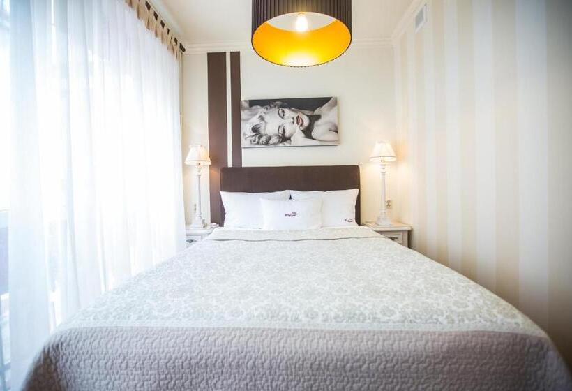 标准单人间, Ottaviano