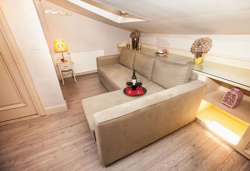 スタンダードトリプルルーム, Raymond Hotel Old City