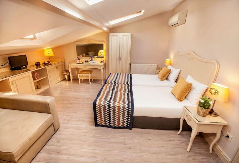 スタンダードトリプルルーム, Raymond Hotel Old City