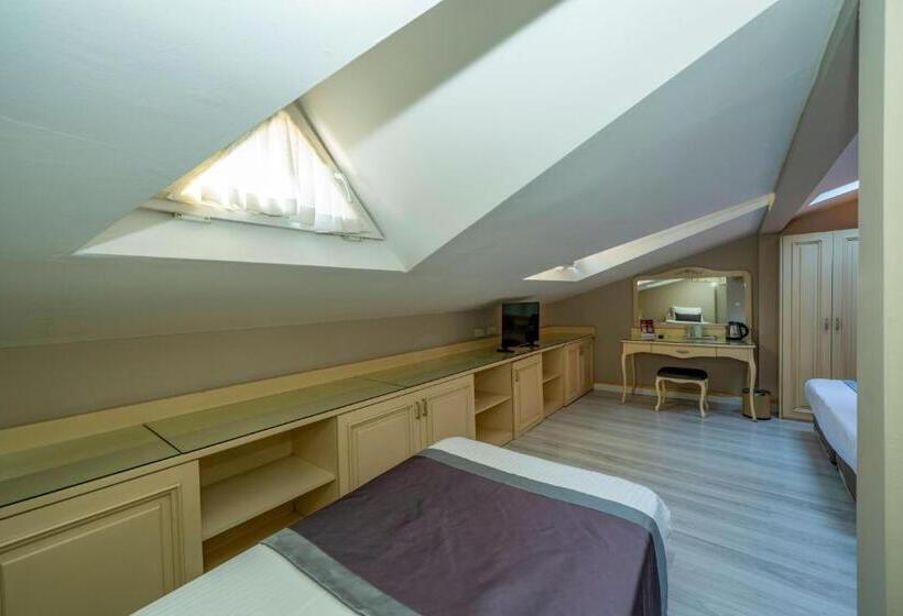 スタンダードトリプルルーム, Raymond Hotel Old City