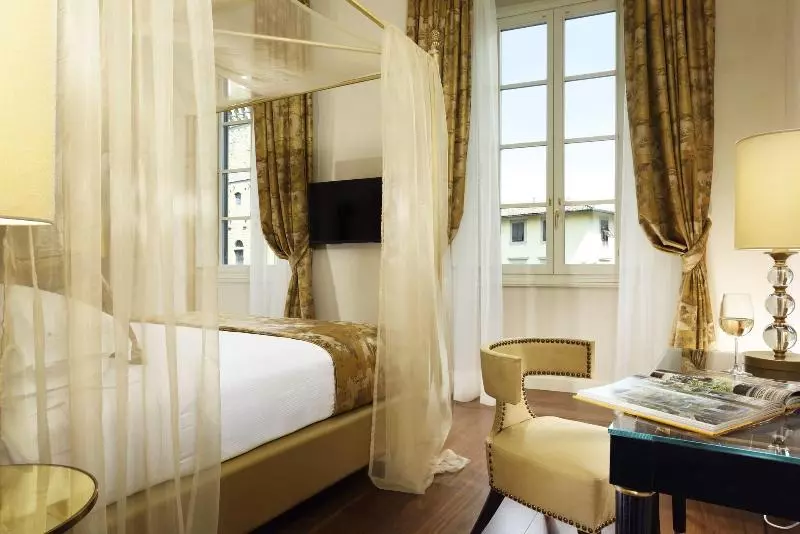 سوییت لوکس, San Firenze Suites & Spa