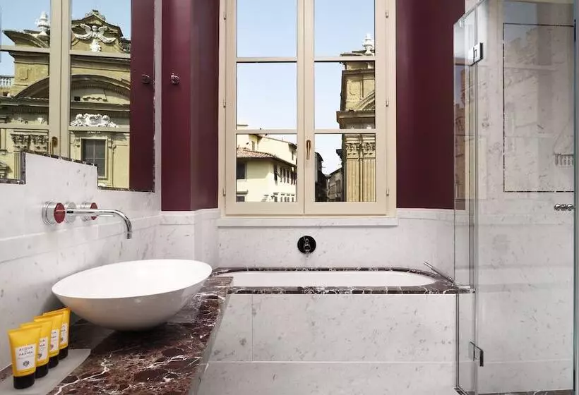 سوییت اجرایی, San Firenze Suites & Spa