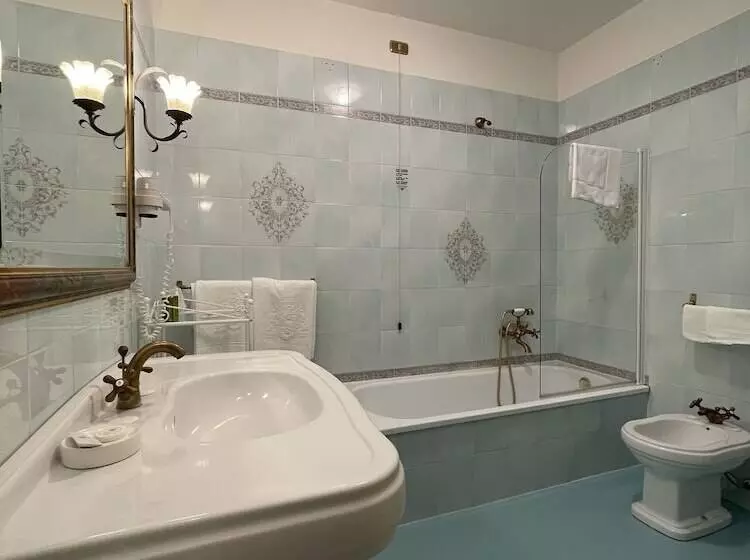 ジュニアスイート, Villa Luppis