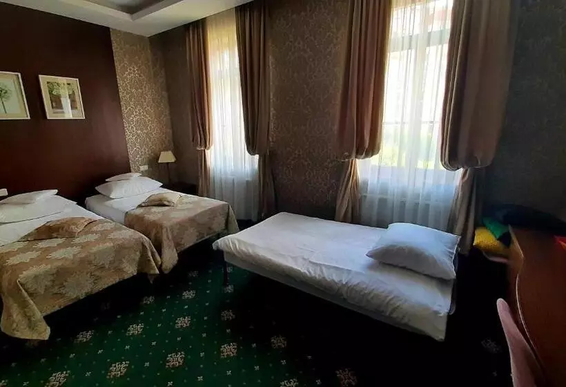 اتاق لوکس سه تخته, Villa Tradycja