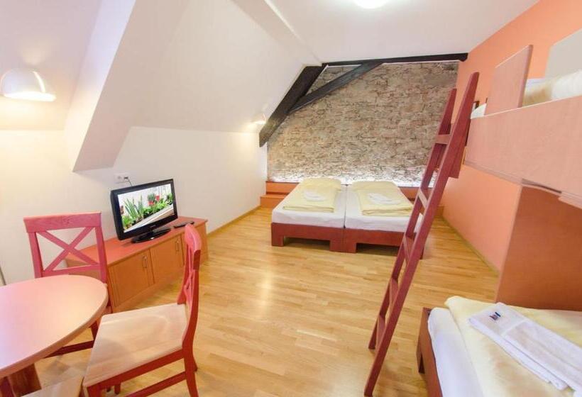 غرفة قياسية رباعية, Jufa Hotel Meersburg Am Bodensee