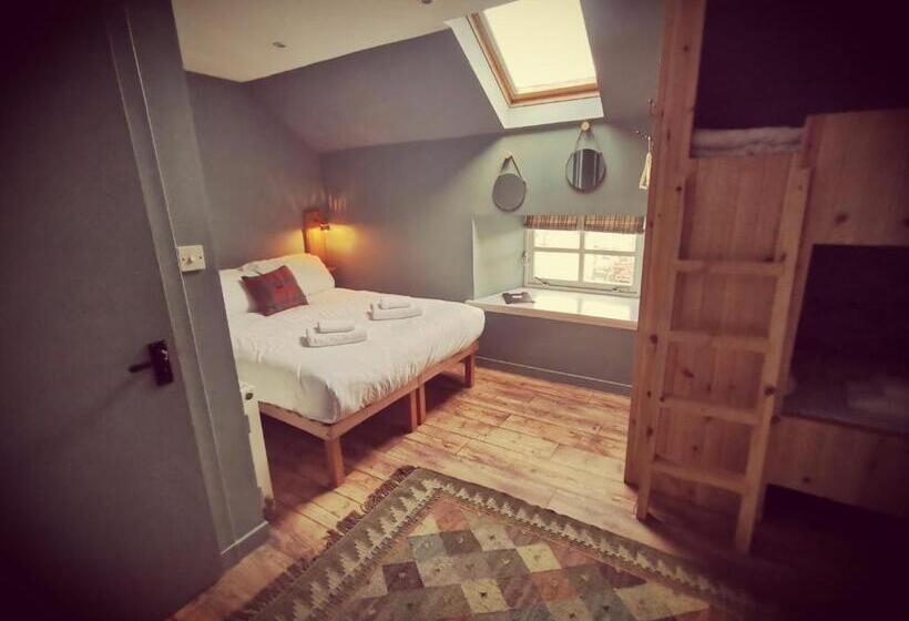 家庭间, Comrie Croft