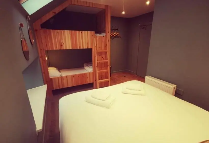 اتاق استاندارد چهار تخته, Comrie Croft