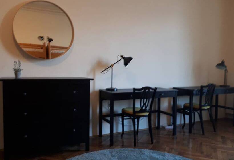 اتاق استاندارد چهار تخته, Samostan Mekinje