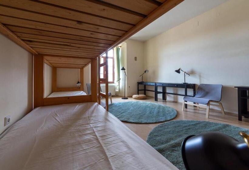 اتاق استاندارد چهار تخته, Samostan Mekinje