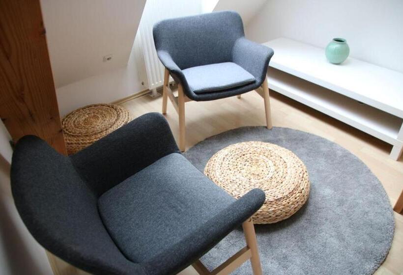 اتاق خانوادگی, Samostan Mekinje