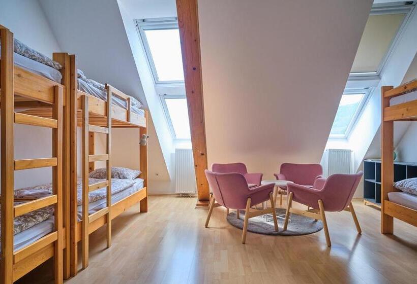 اتاق خانوادگی, Samostan Mekinje