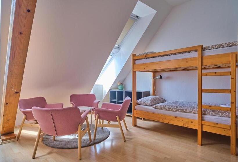 اتاق خانوادگی, Samostan Mekinje