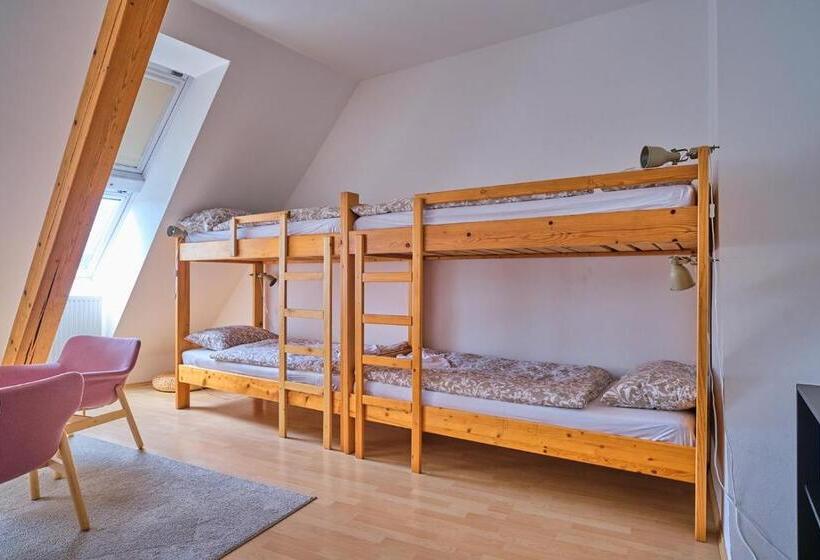 اتاق خانوادگی, Samostan Mekinje