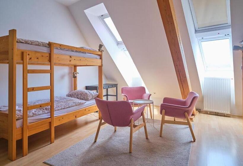 اتاق خانوادگی, Samostan Mekinje