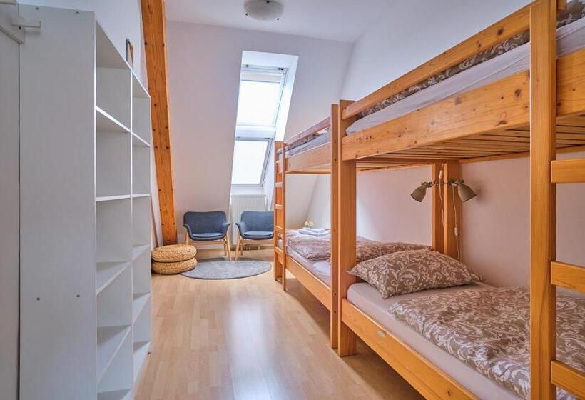 اتاق خانوادگی, Samostan Mekinje