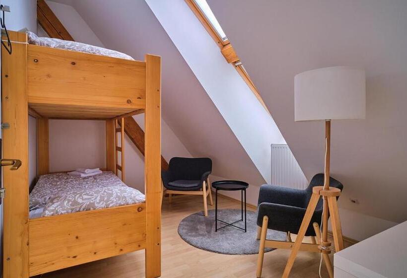 اتاق خانوادگی, Samostan Mekinje