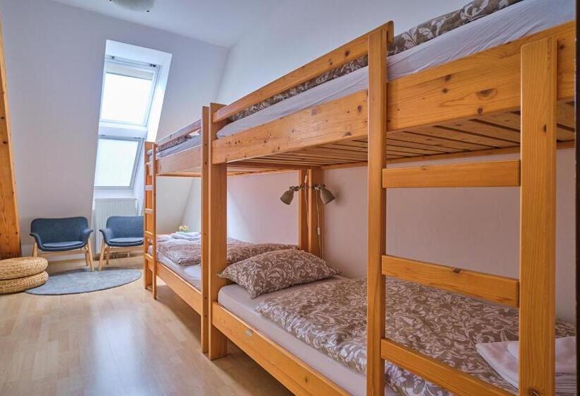 اتاق خانوادگی, Samostan Mekinje