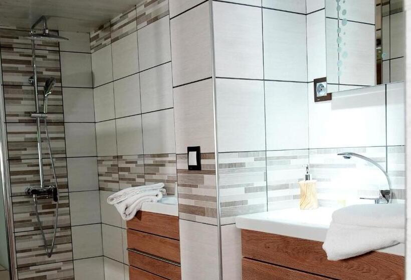 标准间, La Sapinière