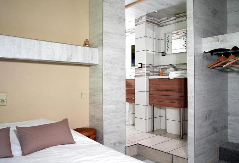 标准间, La Sapinière