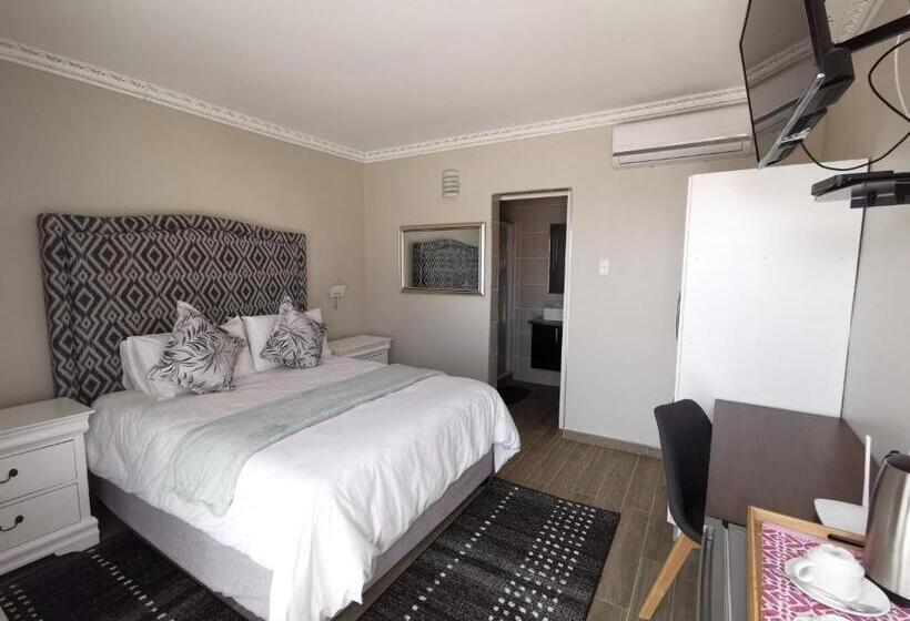 Номер Стандарт, Lucolo Palace B&b East London