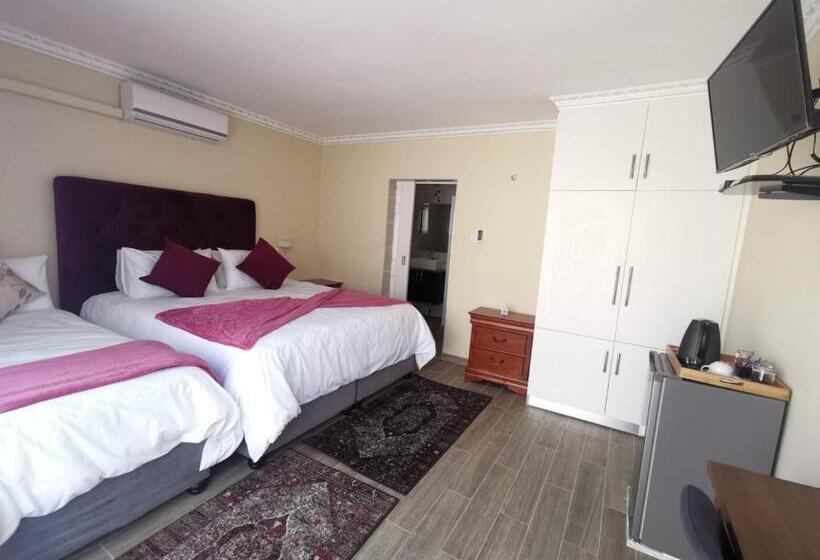 디럭스 패밀리 룸, Lucolo Palace B&b   East London