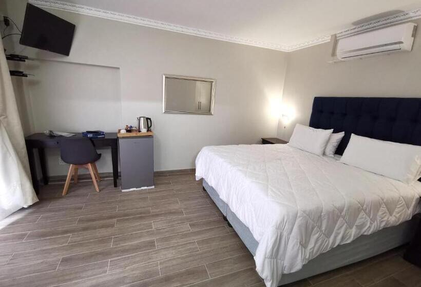 스위트 킹사이즈 침대, Lucolo Palace B&b   East London