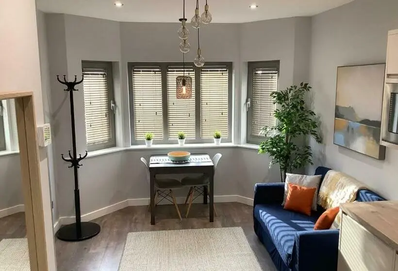 １ベッドルームアパートメント, Carolyn’s Place