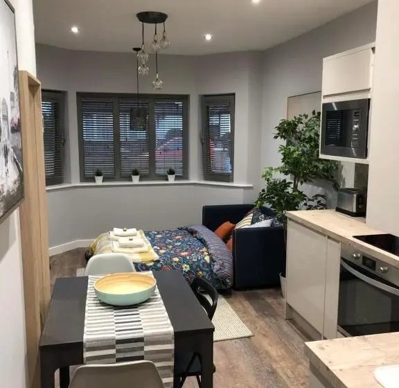 １ベッドルームアパートメント, Carolyn’s Place