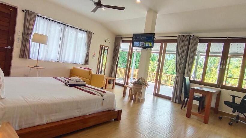 סטודיו סטנדרטי נוף לגינה, Le Grand Bleu