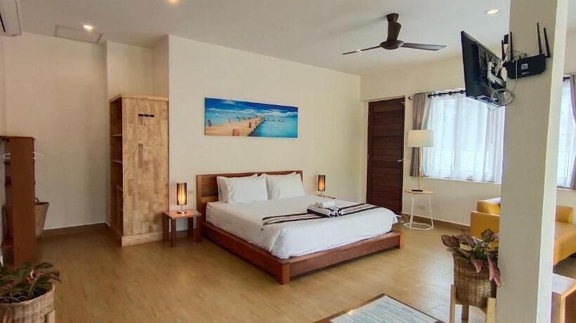 סטודיו סטנדרטי נוף לגינה, Le Grand Bleu