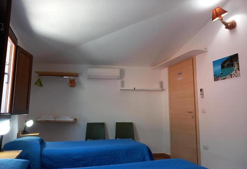 غرفة قياسية ثلاثية, Affittacamere Dorgali B&b Da Zietto