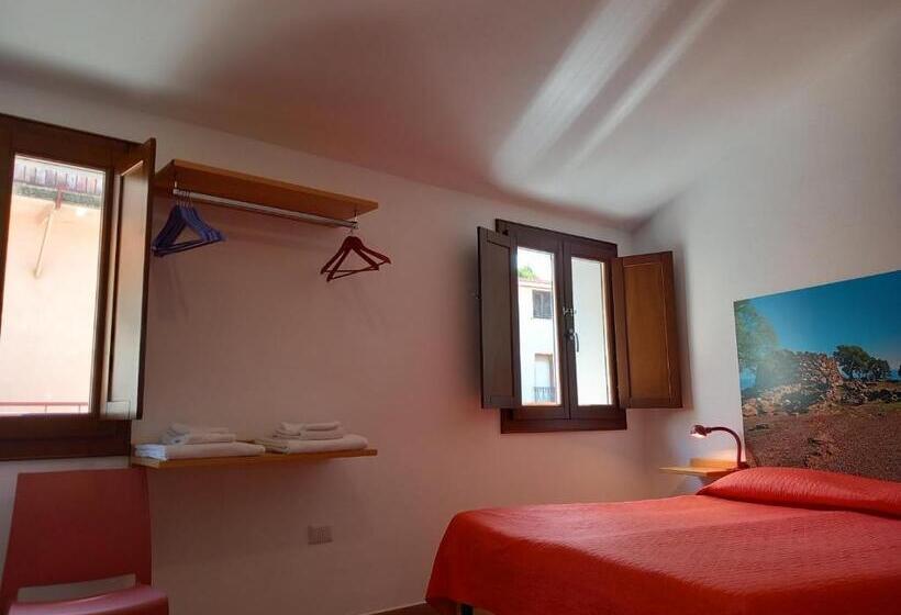 חדר סטנדרט לארבעה, Affittacamere Dorgali B&b Da Zietto
