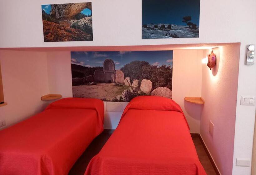 חדר סטנדרט לארבעה, Affittacamere Dorgali B&b Da Zietto
