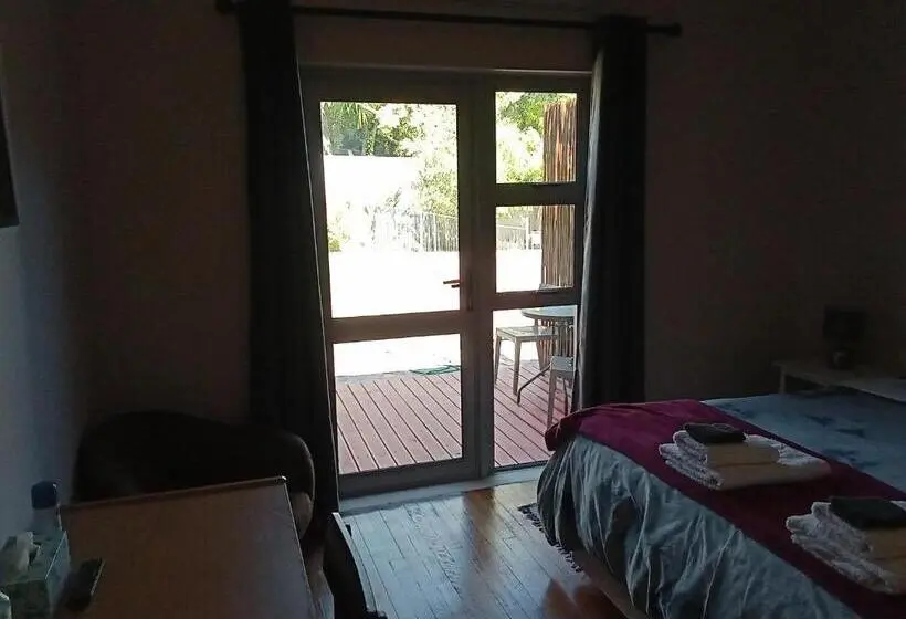 プールの見えるデラックスルーム, 10 On Fairview B&b