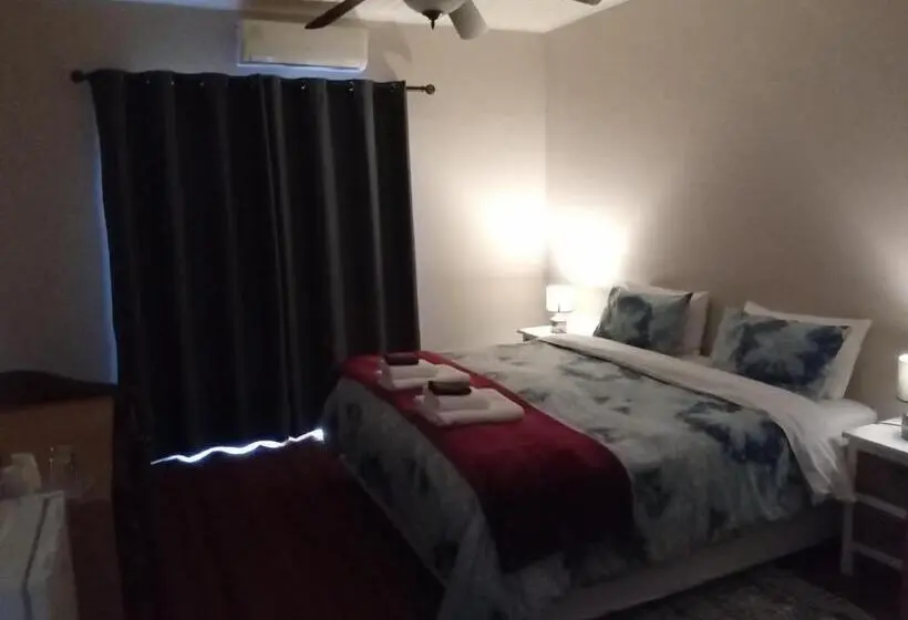 プールの見えるデラックスルーム, 10 On Fairview B&b