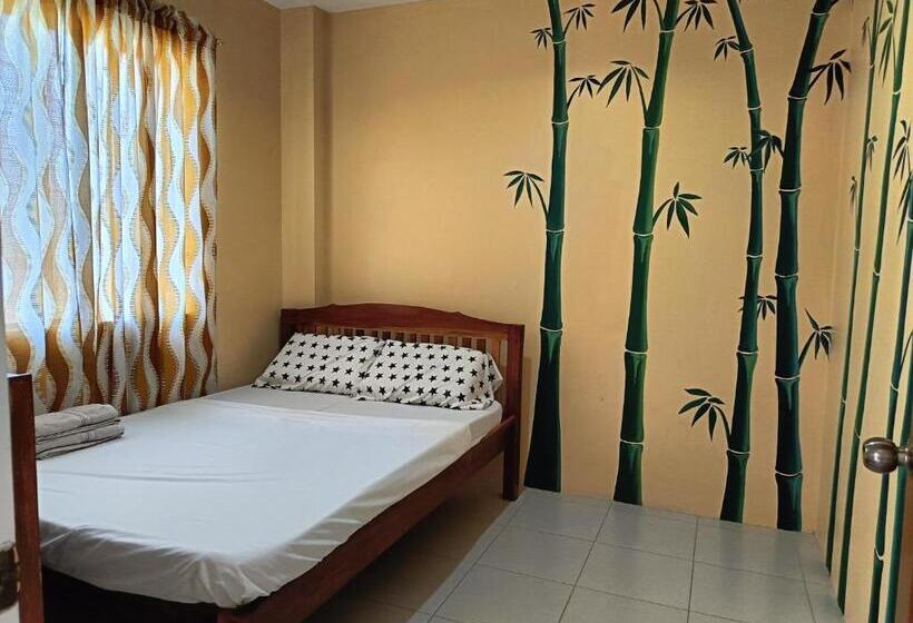 Quarto Deluxe, Allen Marie Shiphaus