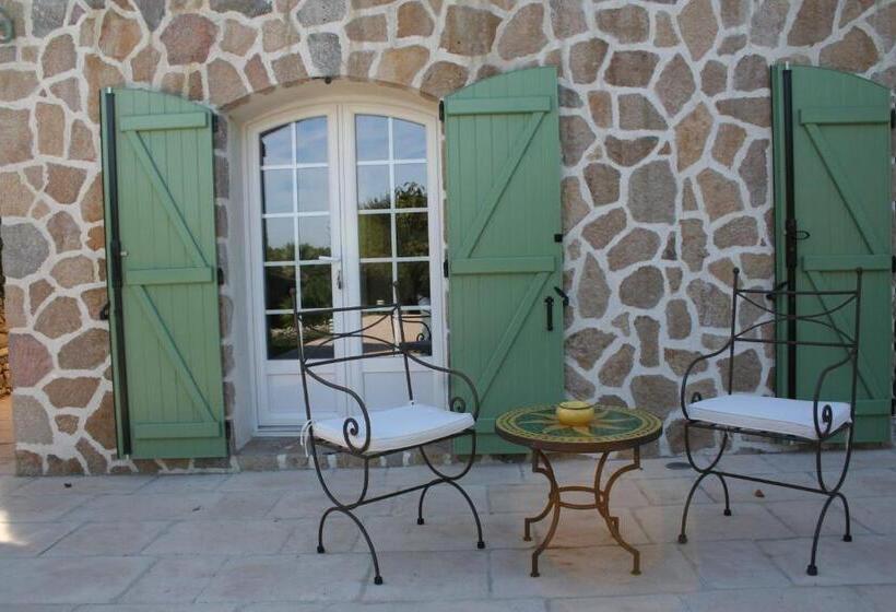 Номер Стандарт Вид на Бассейн, Le Mas Des Tarentes Chambres D Hôtes